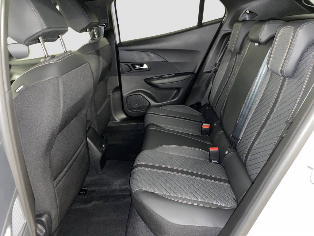 PEUGEOT 2008 1.2 Hybrid 145 Allure Premium-image-12