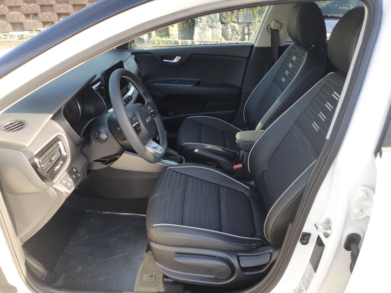 KIA Stonic 1.0 T-GDi GT-Line-image-7