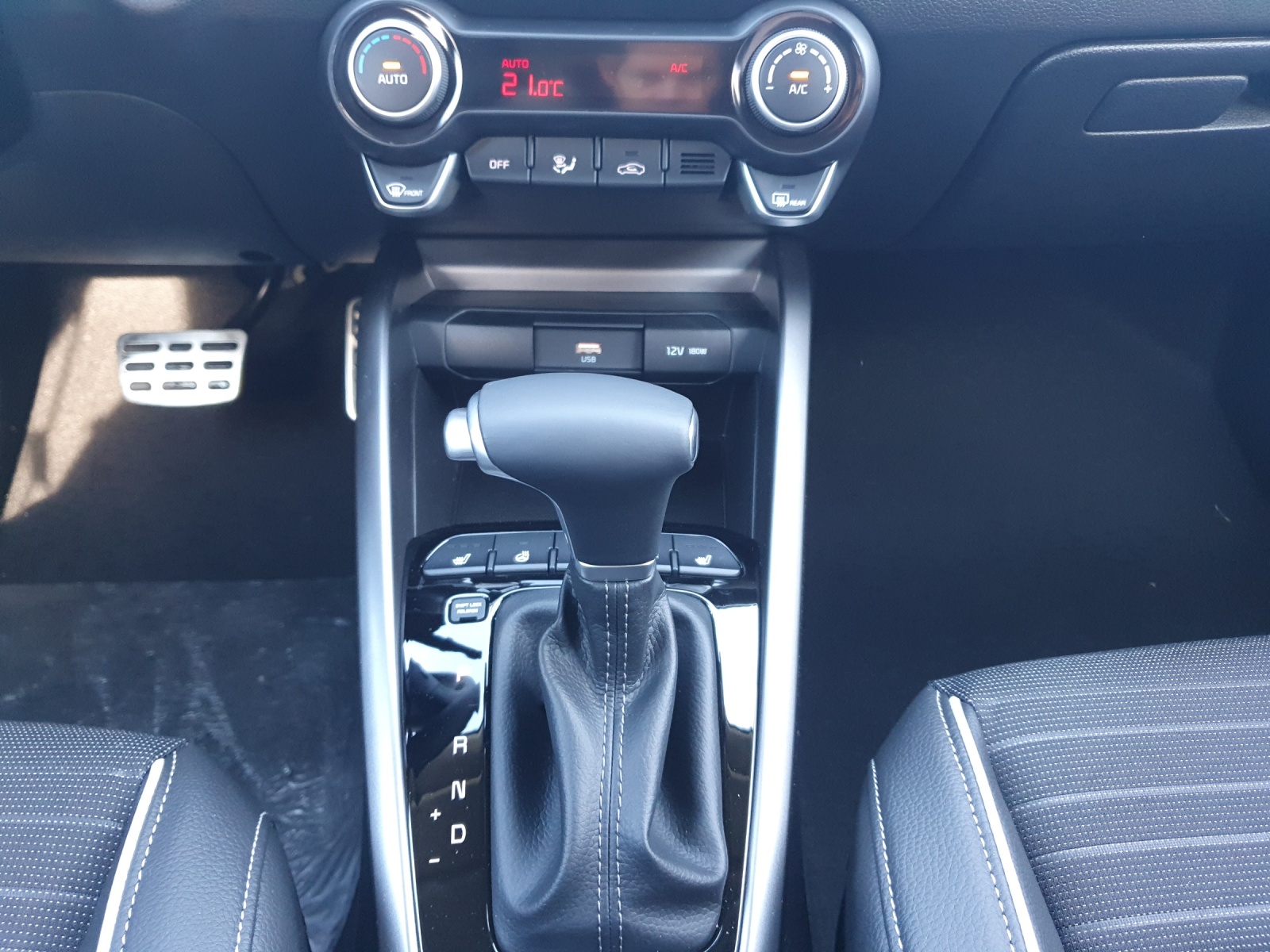KIA Stonic 1.0 T-GDi GT-Line-image-10