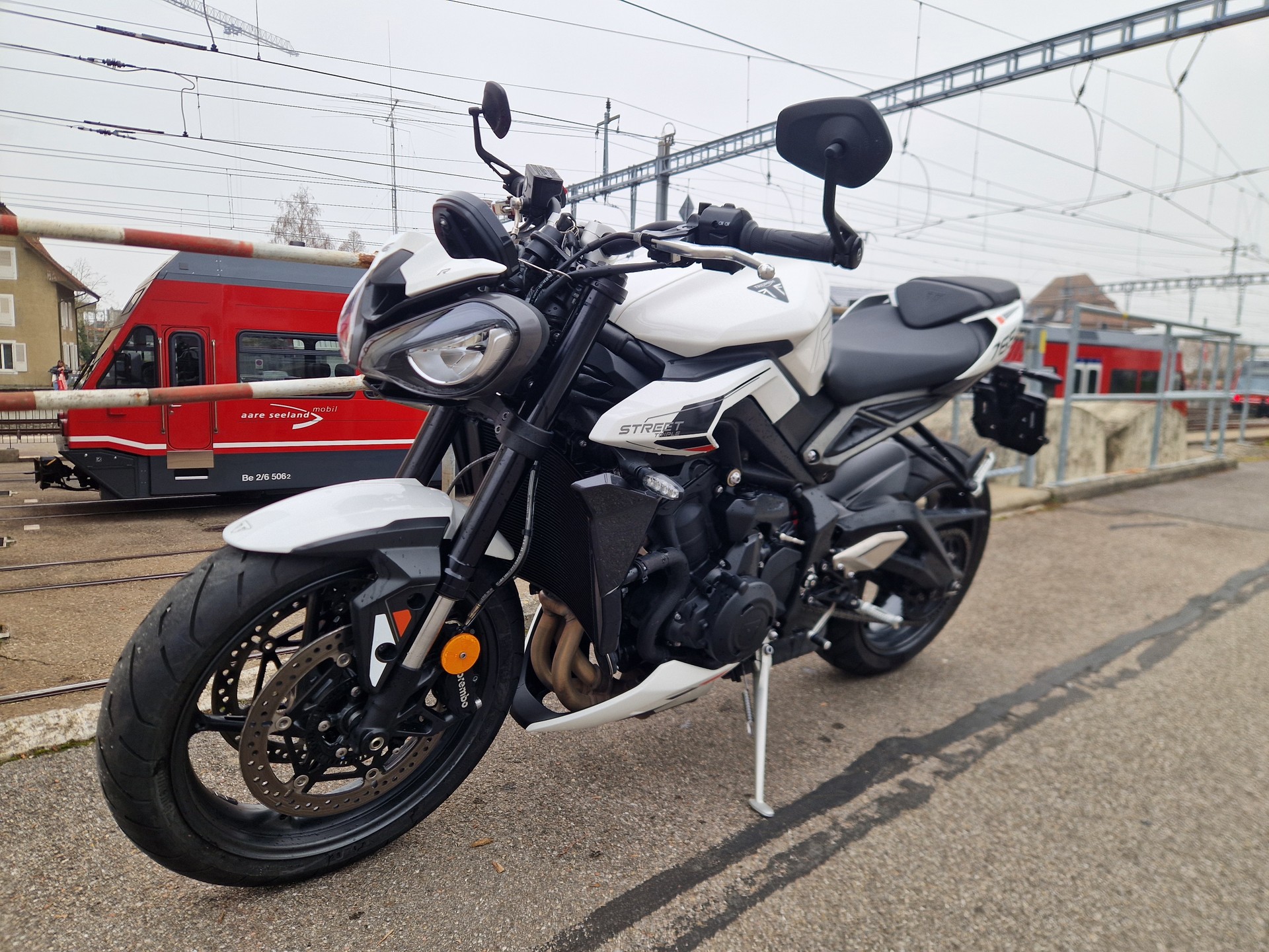 TRIUMPH Street Triple 765 R A2 (35kW)-image-4