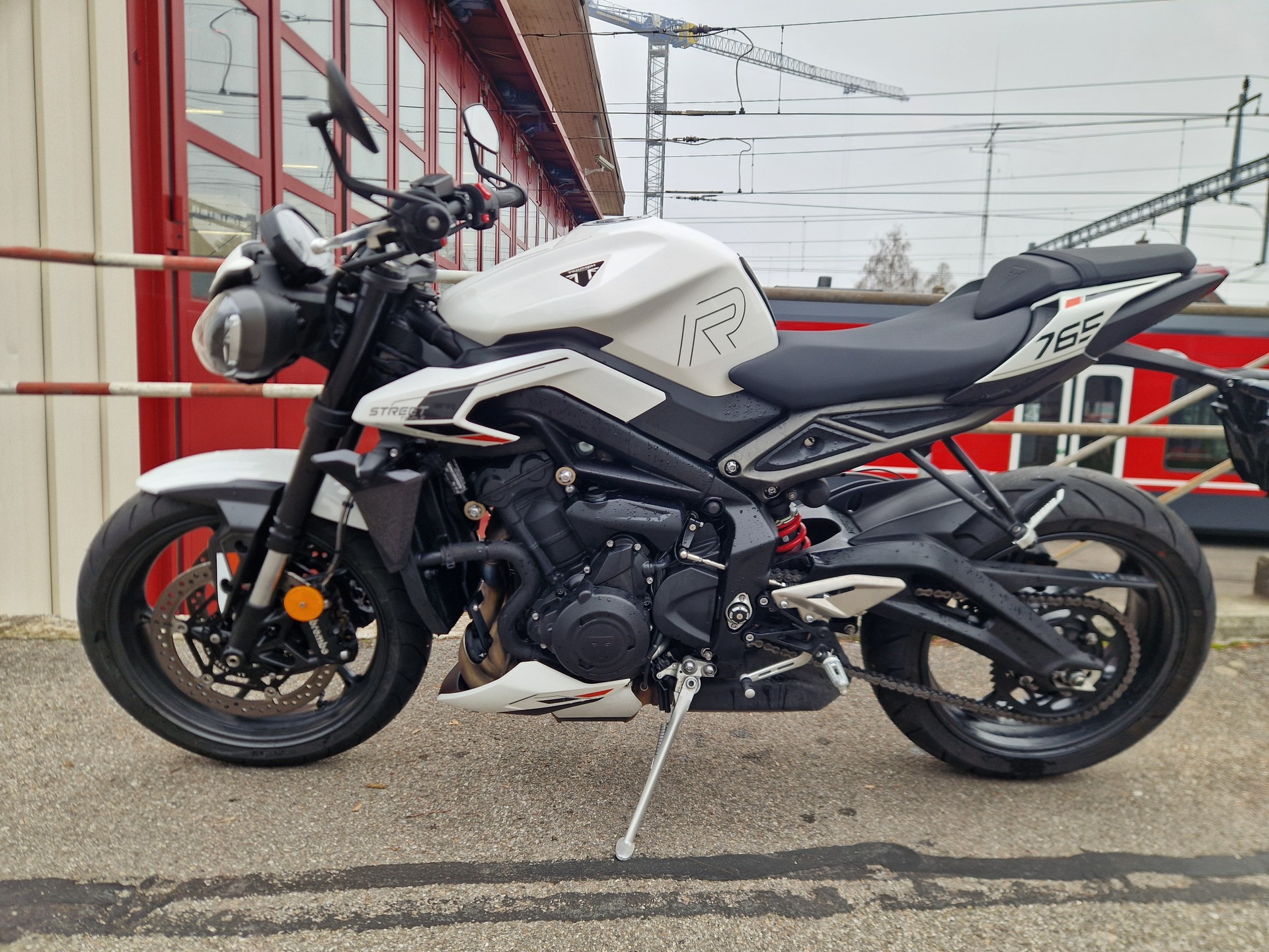 TRIUMPH Street Triple 765 R A2 (35kW)-showroom-element-3