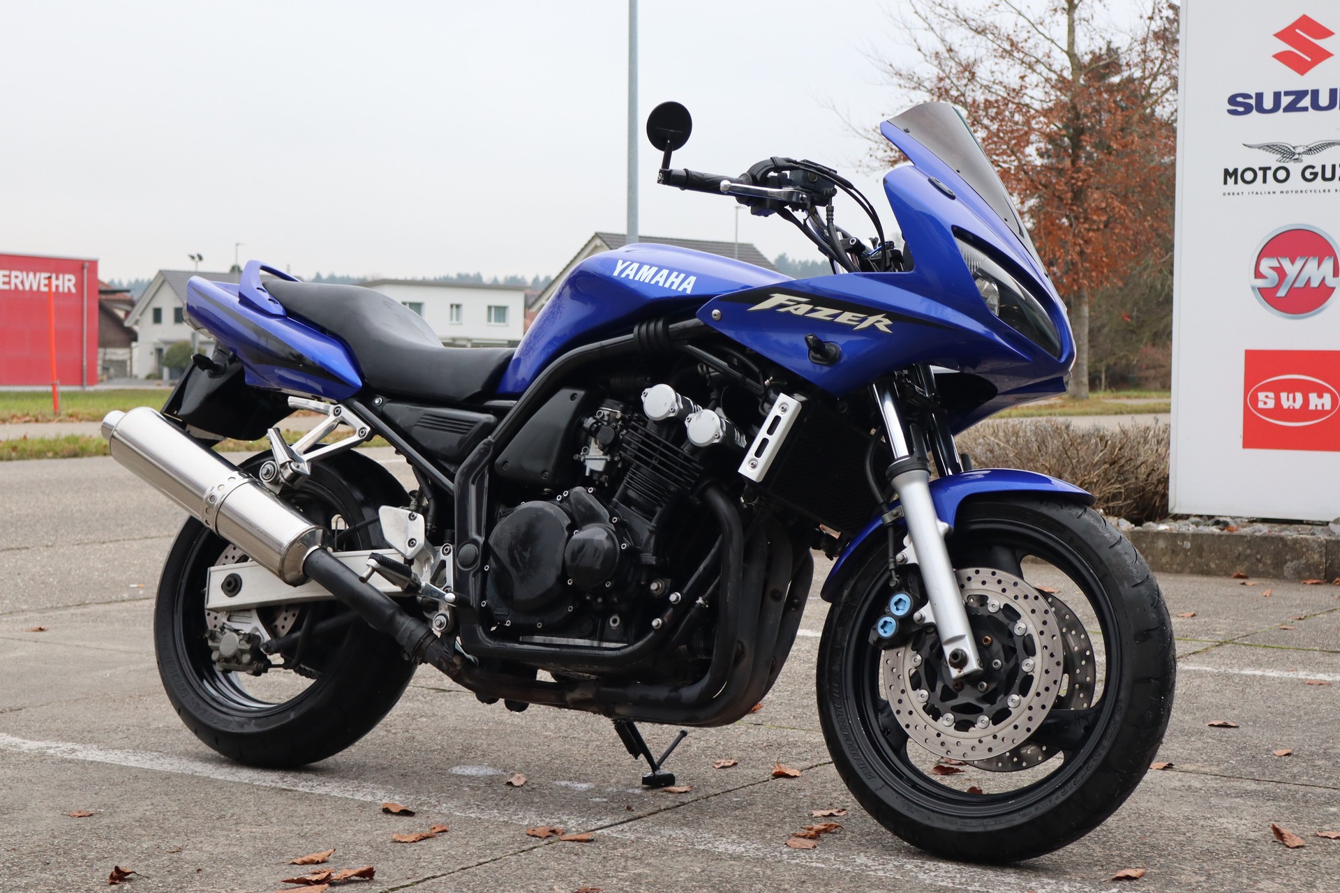 YAMAHA FZS 600 Fazer-showroom-element-1