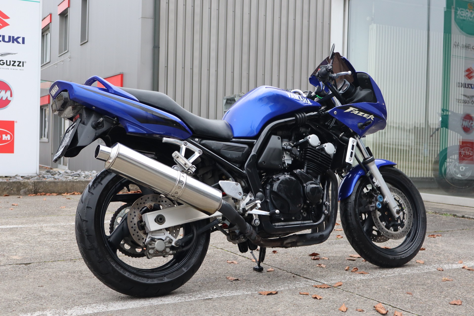 YAMAHA FZS 600 Fazer-showroom-element-2