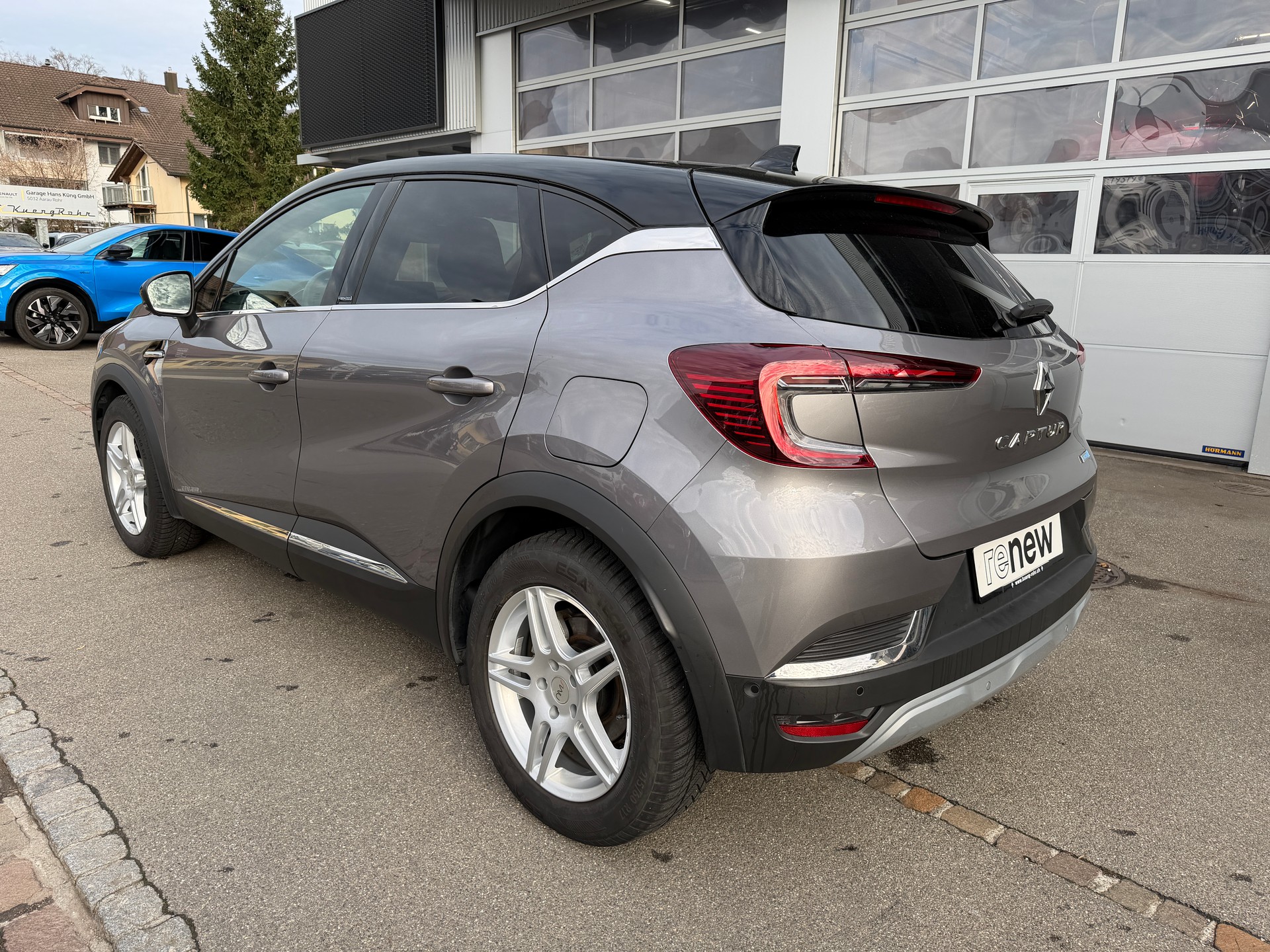 RENAULT Captur 1.6 E-Tech Plug-in Edition One-showroom-element-1