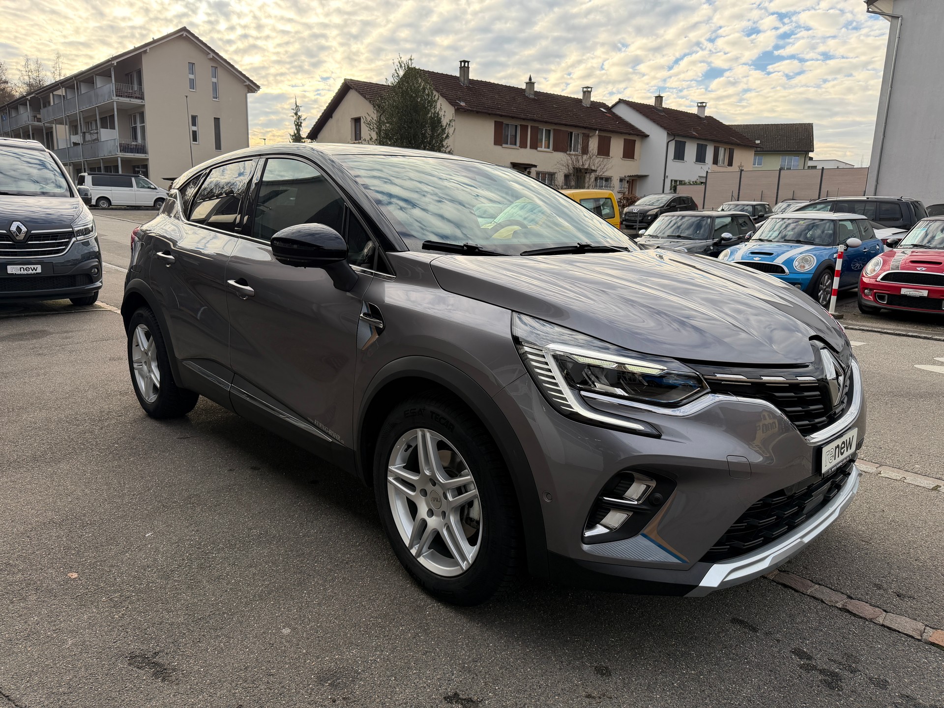 RENAULT Captur 1.6 E-Tech Plug-in Edition One-showroom-element-2