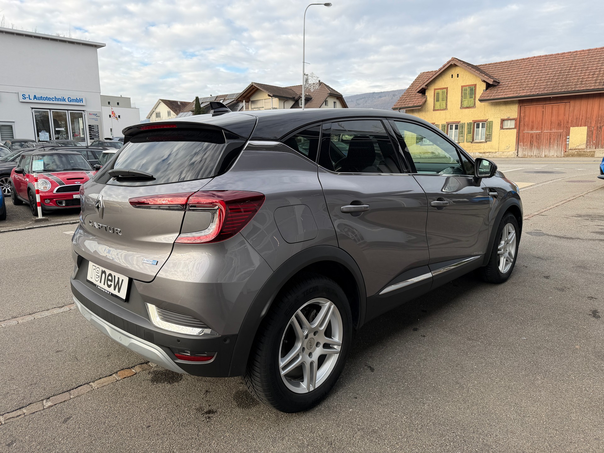 RENAULT Captur 1.6 E-Tech Plug-in Edition One-showroom-element-3