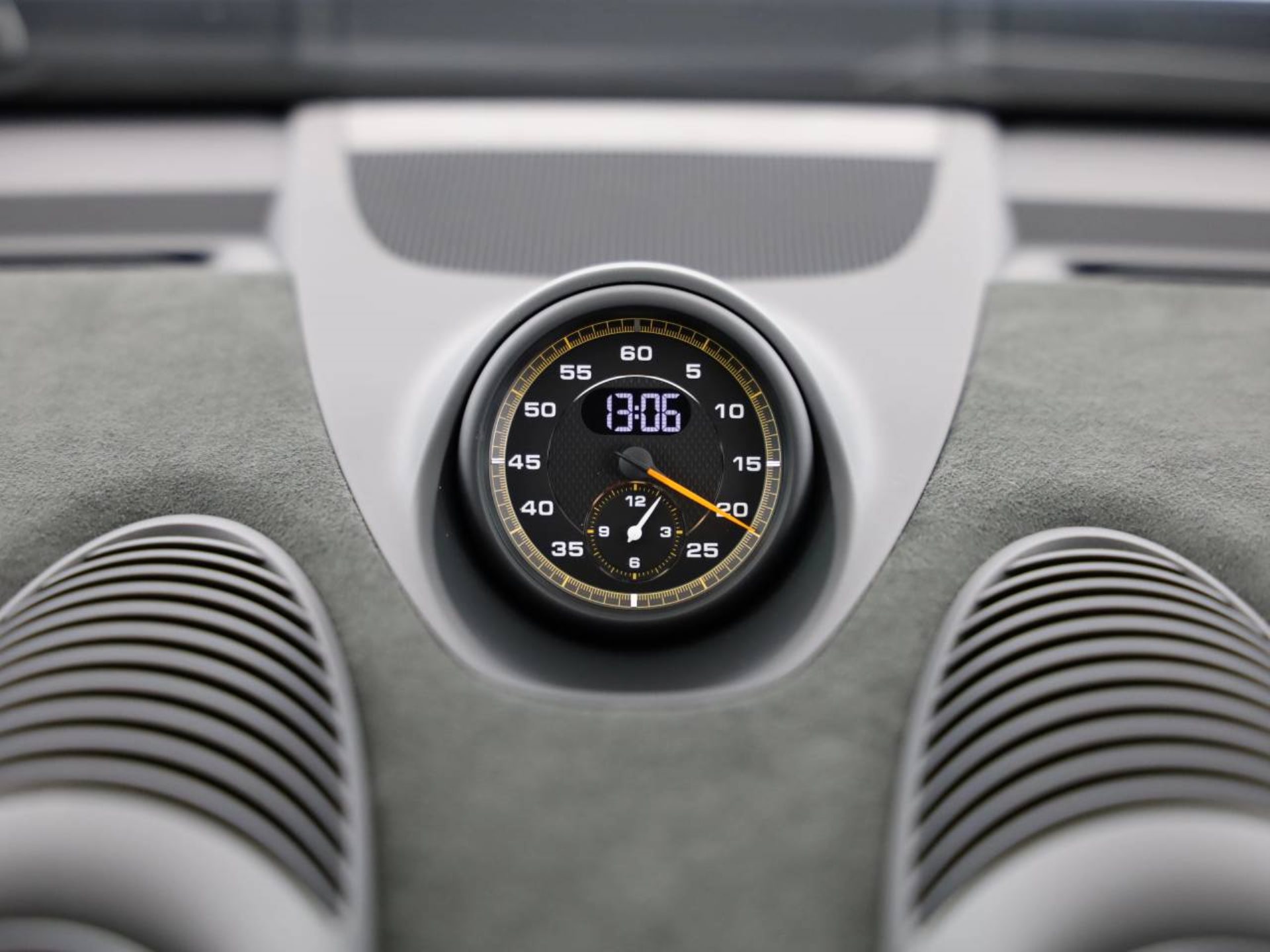PORSCHE 718 Spyder RS-image-11