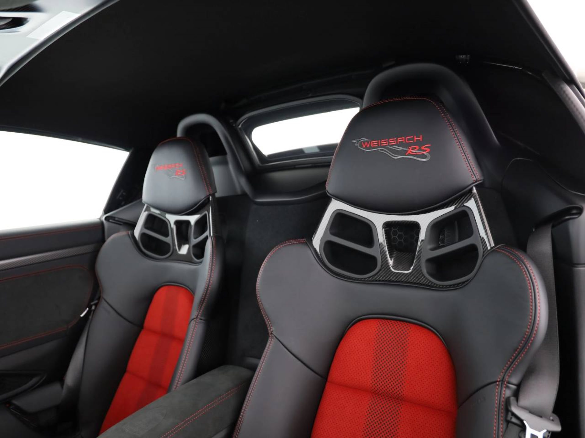 PORSCHE 718 Spyder RS-image-16