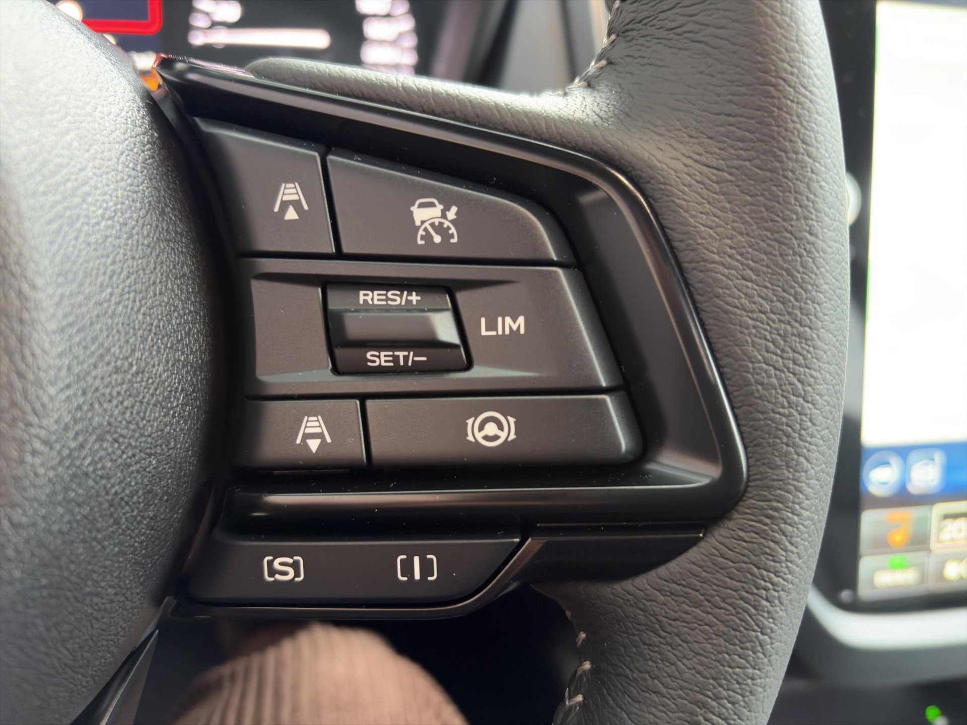 SUBARU Forester Station 2.0i e-Boxer Swiss Plus-image-12