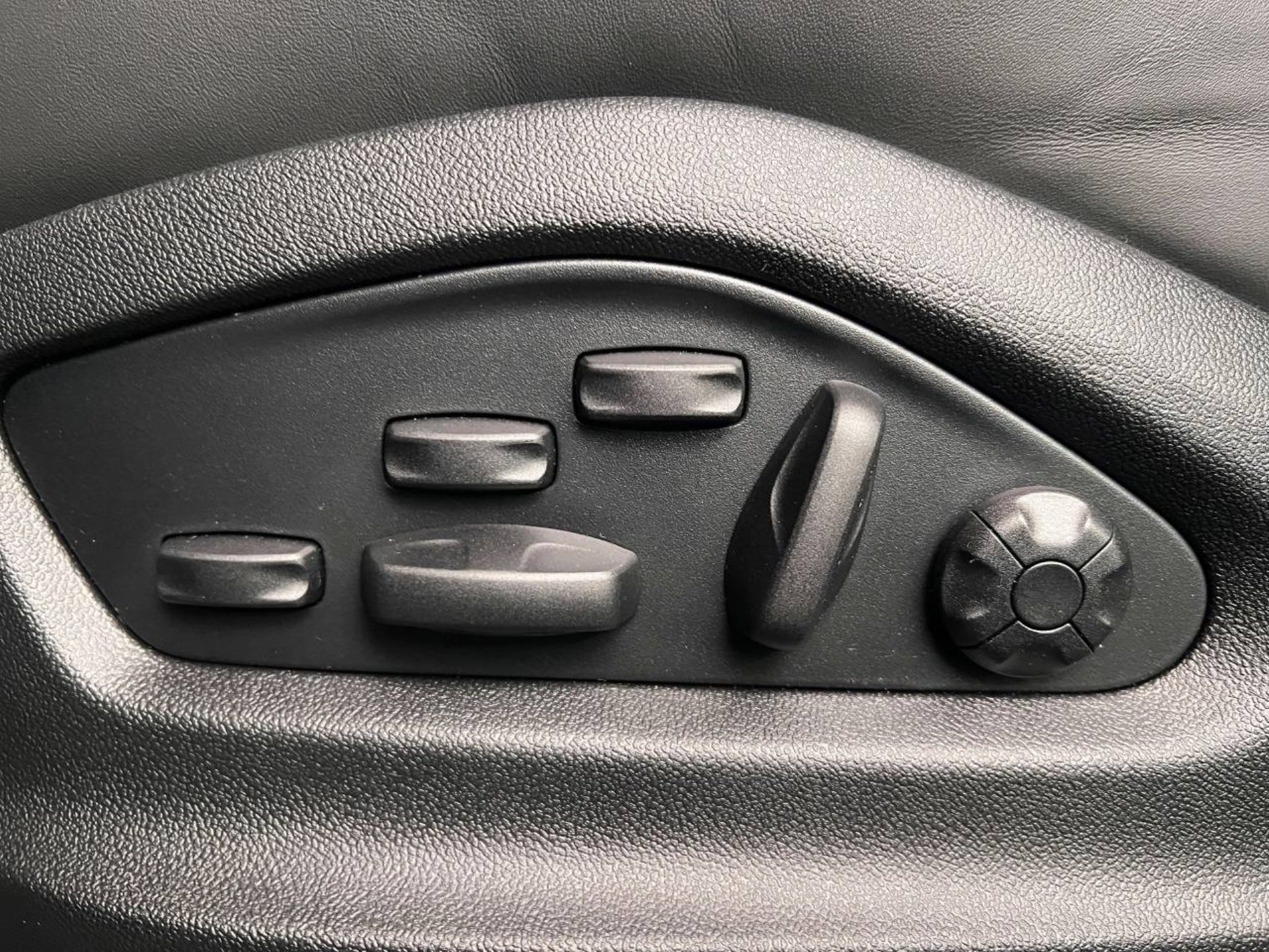 PORSCHE Cayenne E-Hybrid Coupé-image-21