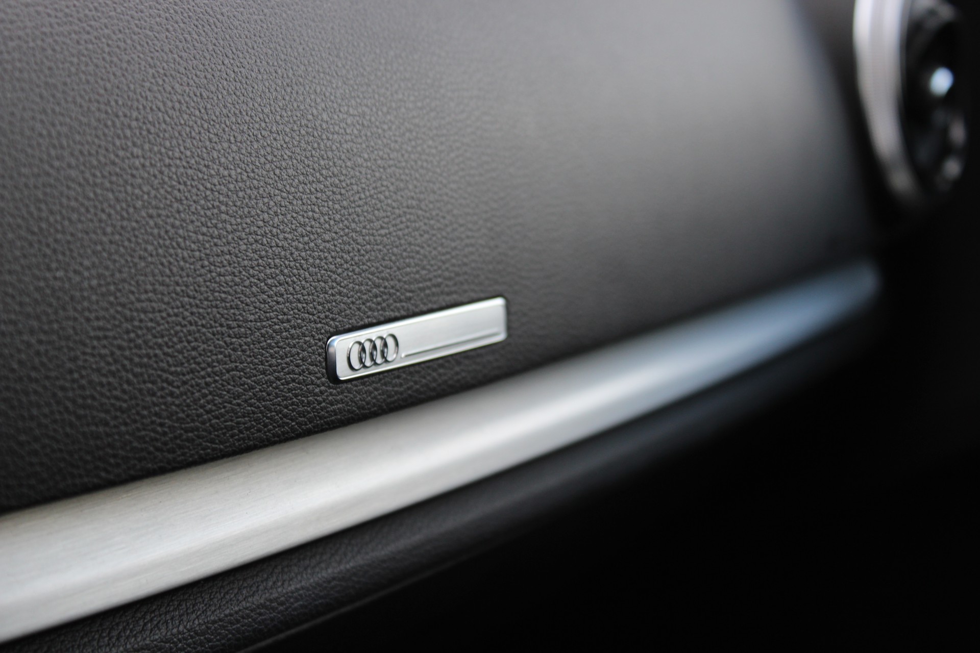 AUDI A3 Sportback 1.4 TFSI Sport S-tronic ABT 180' - "Pack S-Line Intér & Extér * ABT 180' * Virtual Cockpit * Audi Sound System"-image-14