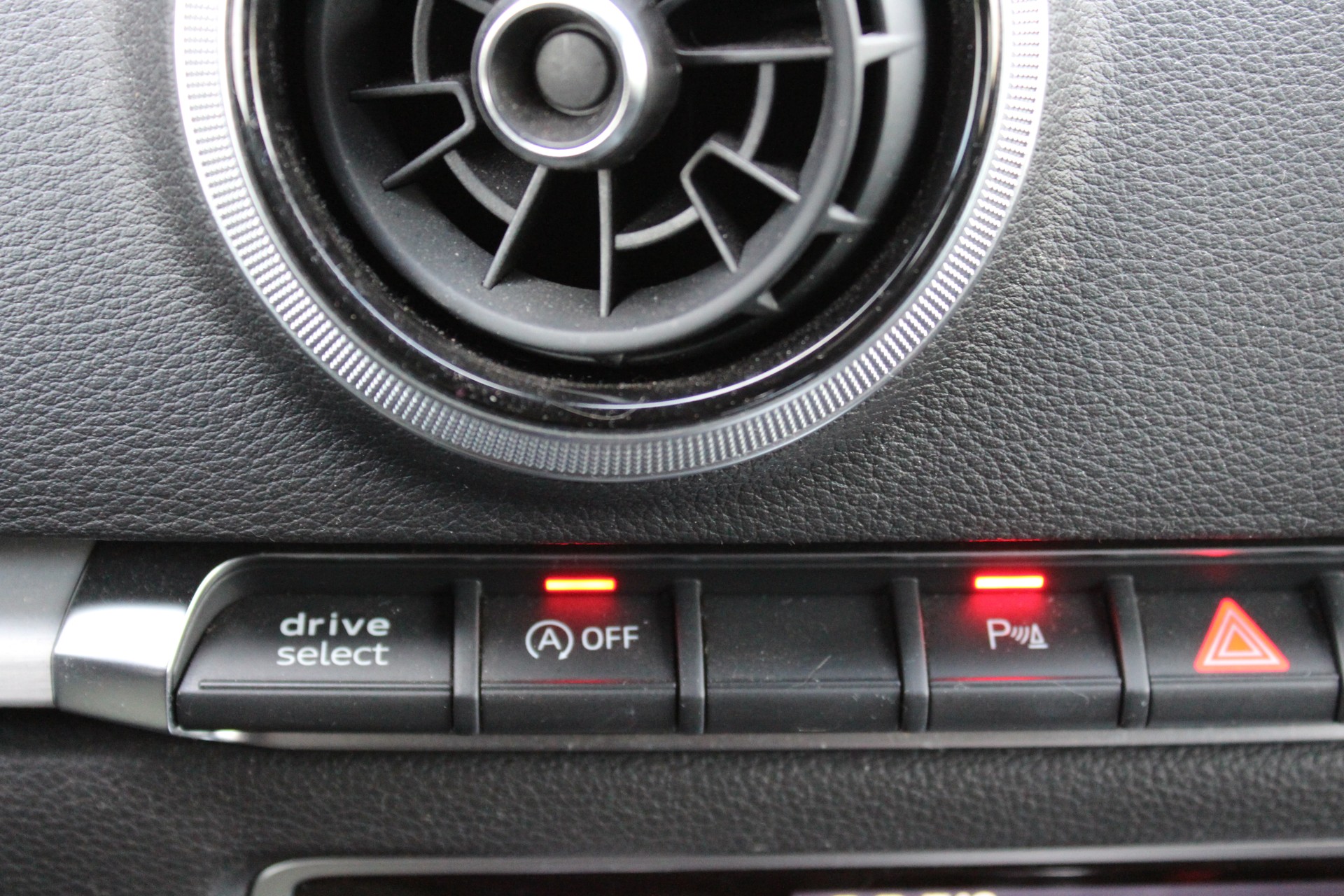 AUDI A3 Sportback 1.4 TFSI Sport S-tronic ABT 180' - "Pack S-Line Intér & Extér * ABT 180' * Virtual Cockpit * Audi Sound System"-image-17