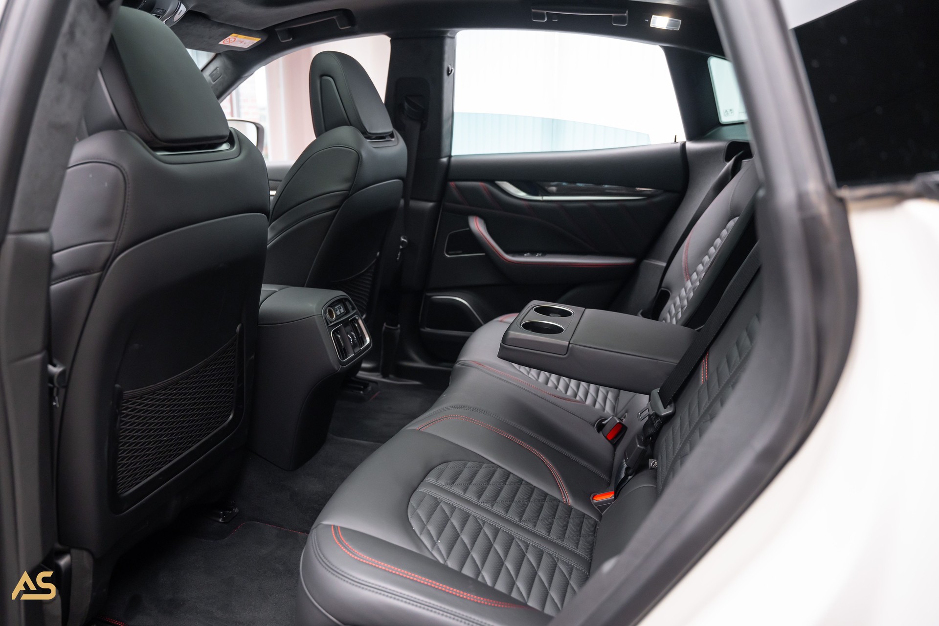 MASERATI Levante 3.8 V8 Trofeo Q4 *Traumausstattung* Carbon-Paket-image-18