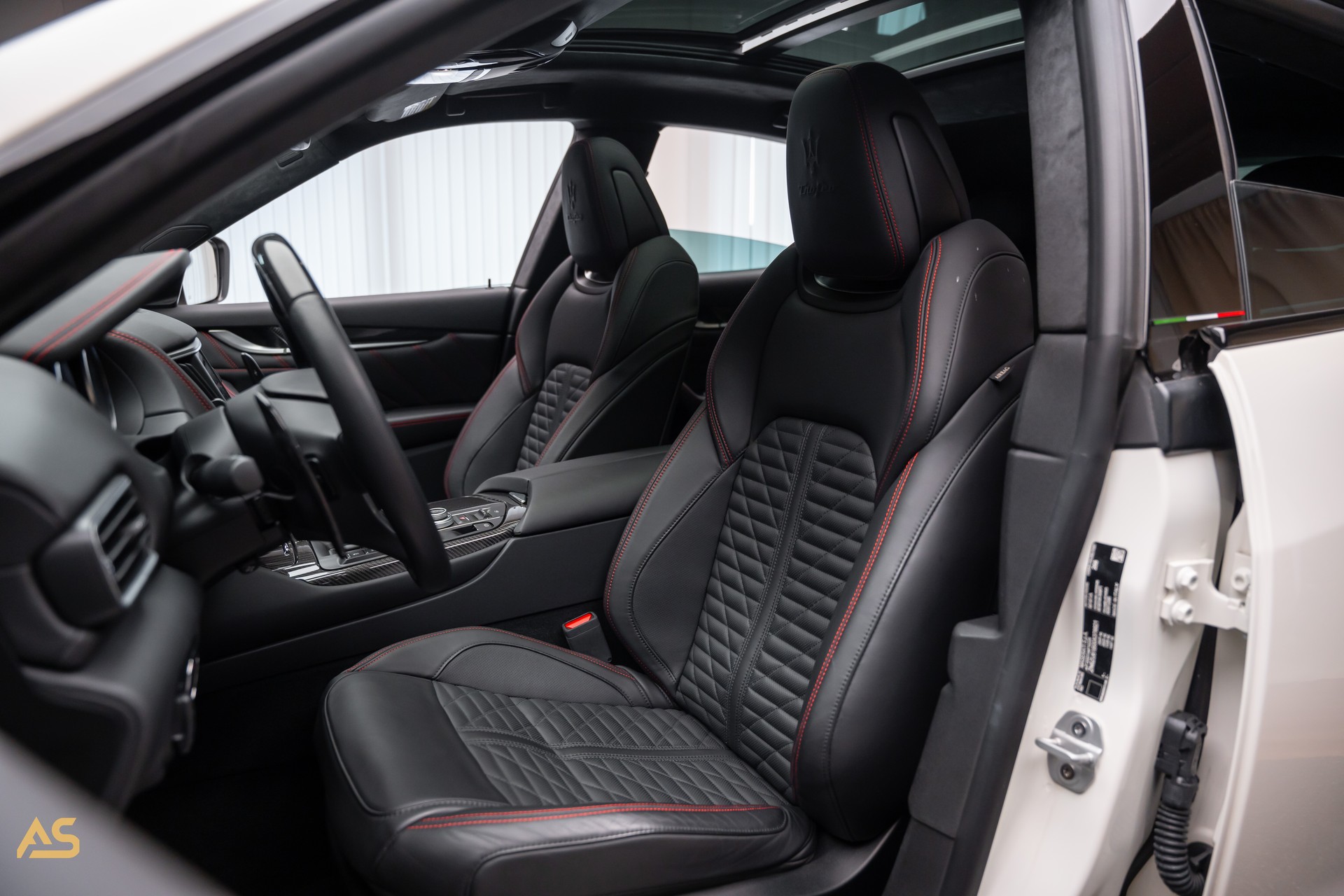 MASERATI Levante 3.8 V8 Trofeo Q4 *Traumausstattung* Carbon-Paket-image-17