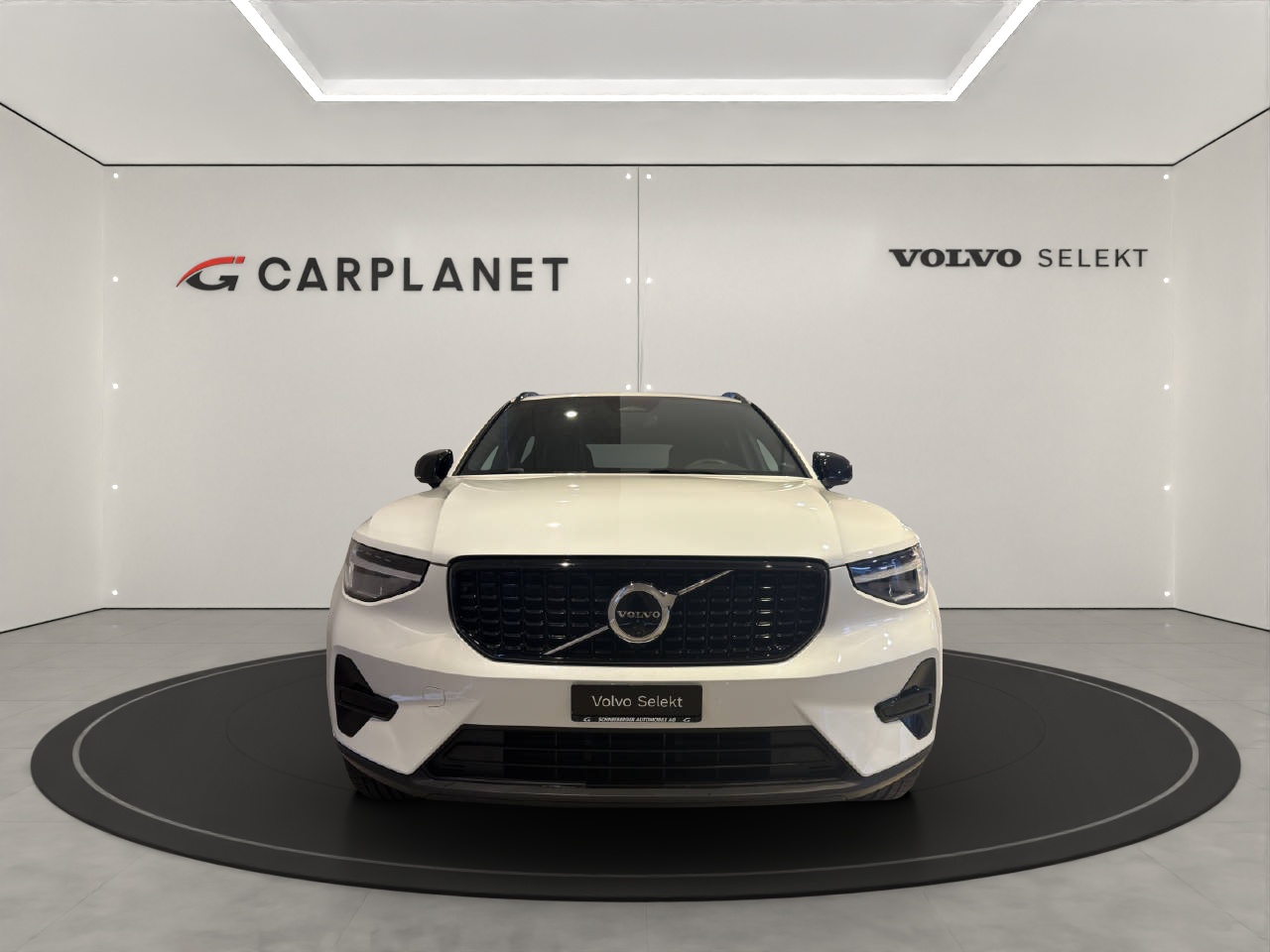 VOLVO XC40 2.0 B3 MH Plus Dark-image-4