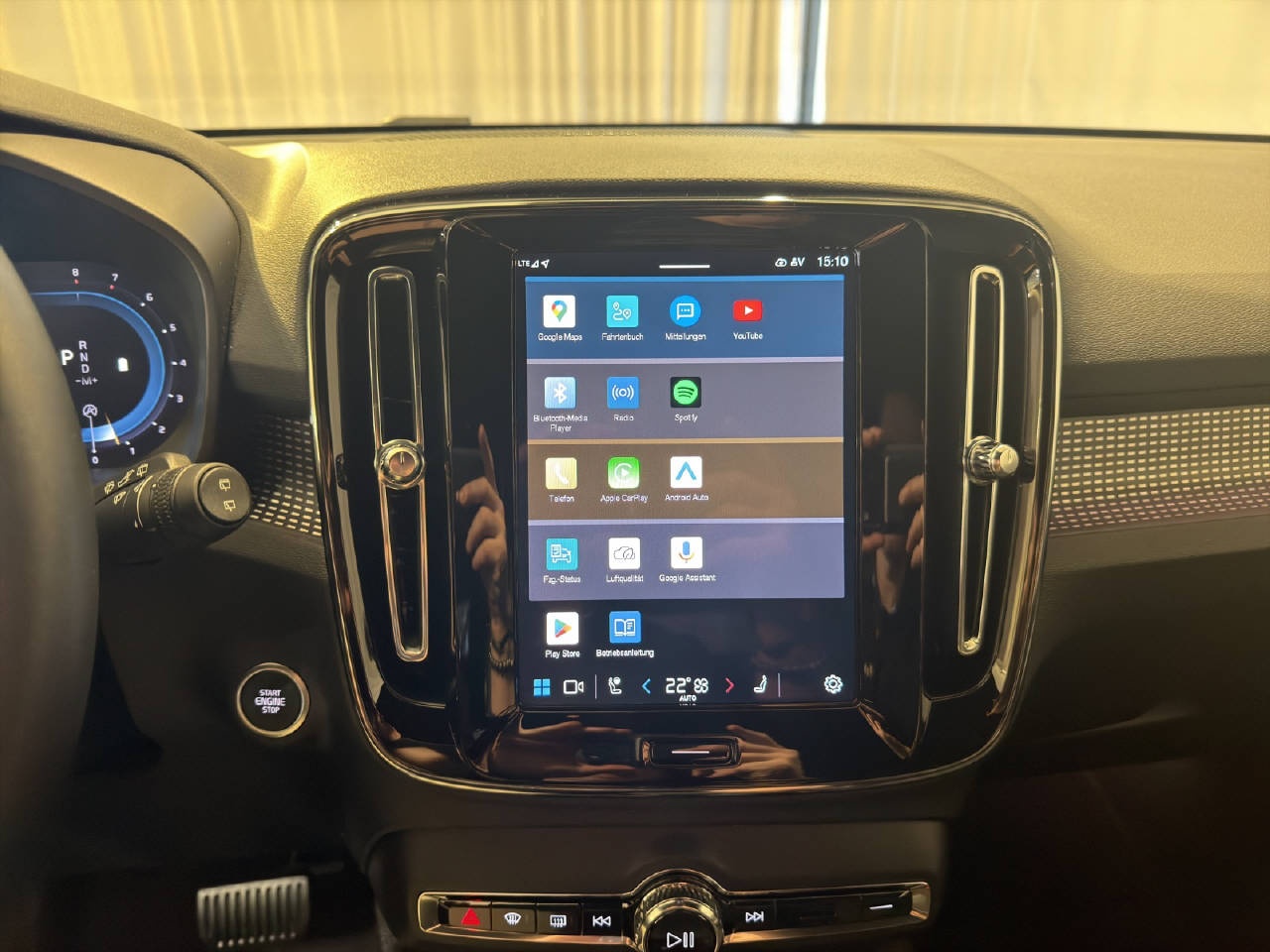 VOLVO XC40 2.0 B3 MH Plus Dark-image-12
