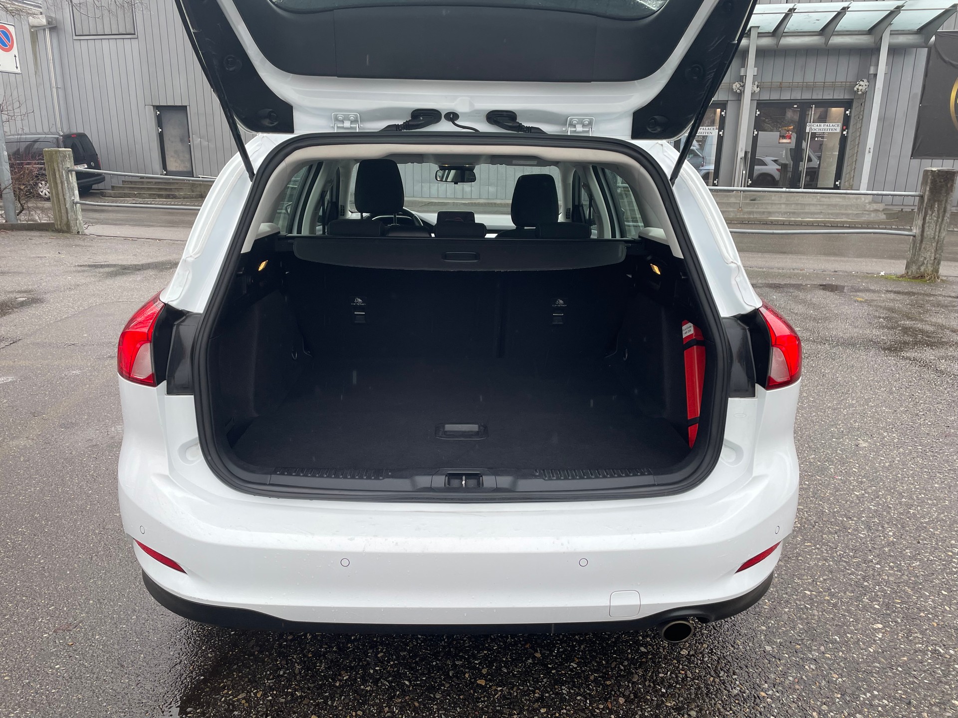 FORD Focus 1.5 TDCi Trend Automatic * Gr. Navi * Klima-auto * Tempomat * PDC V+H * Ab MFK 02.04.2020-image-11