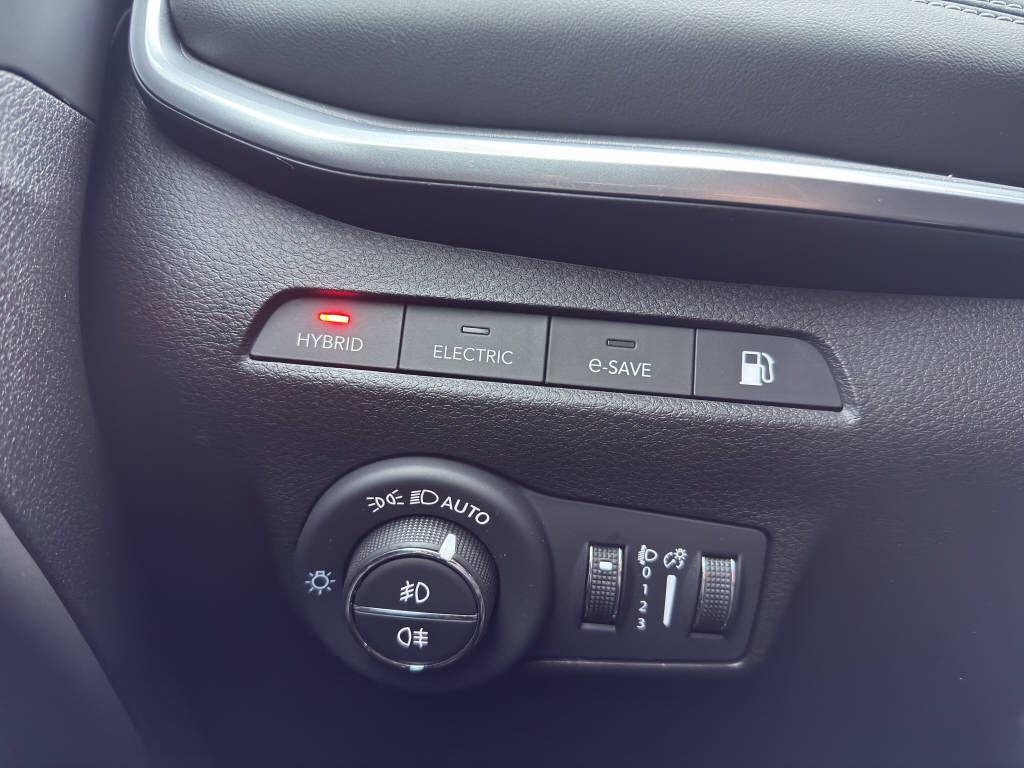 JEEP Compass 1.3 Swiss Limited 240PS 4xe-image-12