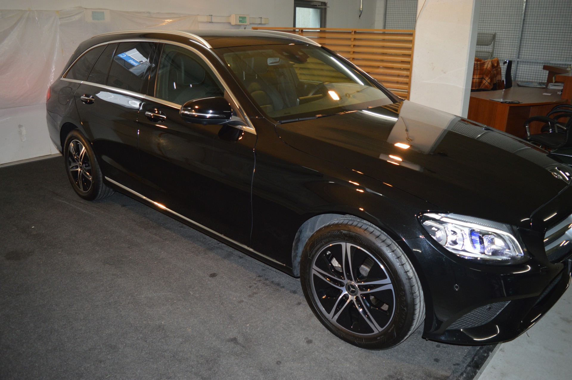 MERCEDES-BENZ C 220 d Swiss Star Avantgarde 4M 9G-Tronic-image-5