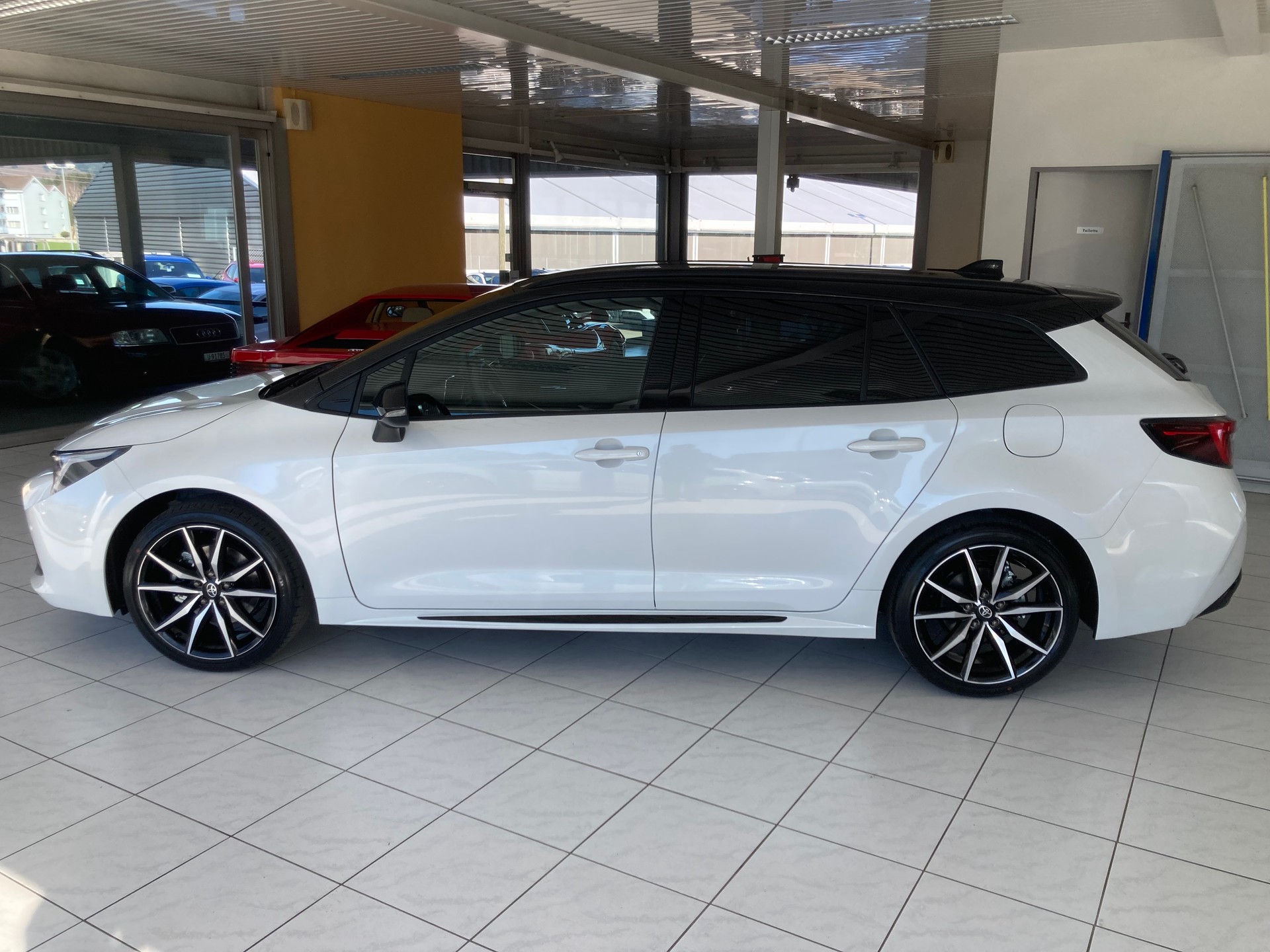 TOYOTA Corolla Touring Sports 2.0 HSD GR Sport e-CVT-image-6