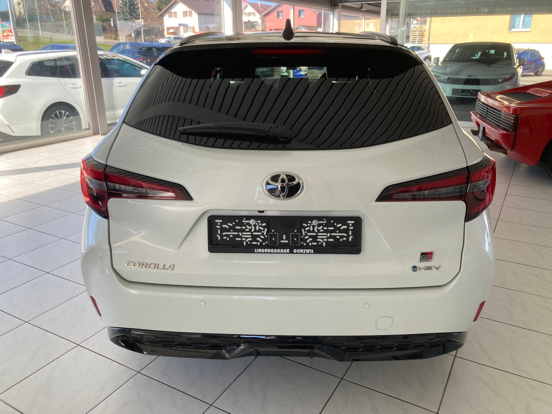 TOYOTA Corolla Touring Sports 2.0 HSD GR Sport e-CVT-image-4
