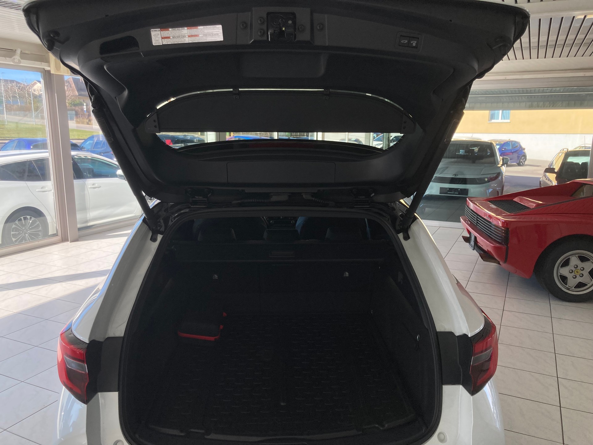 TOYOTA Corolla Touring Sports 2.0 HSD GR Sport e-CVT-image-15