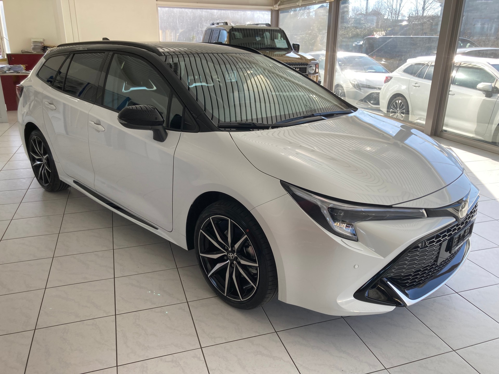 TOYOTA Corolla Touring Sports 2.0 HSD GR Sport e-CVT-image-2
