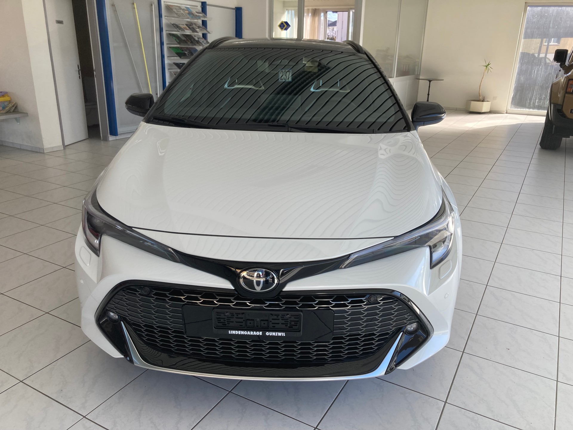TOYOTA Corolla Touring Sports 2.0 HSD GR Sport e-CVT-image-1