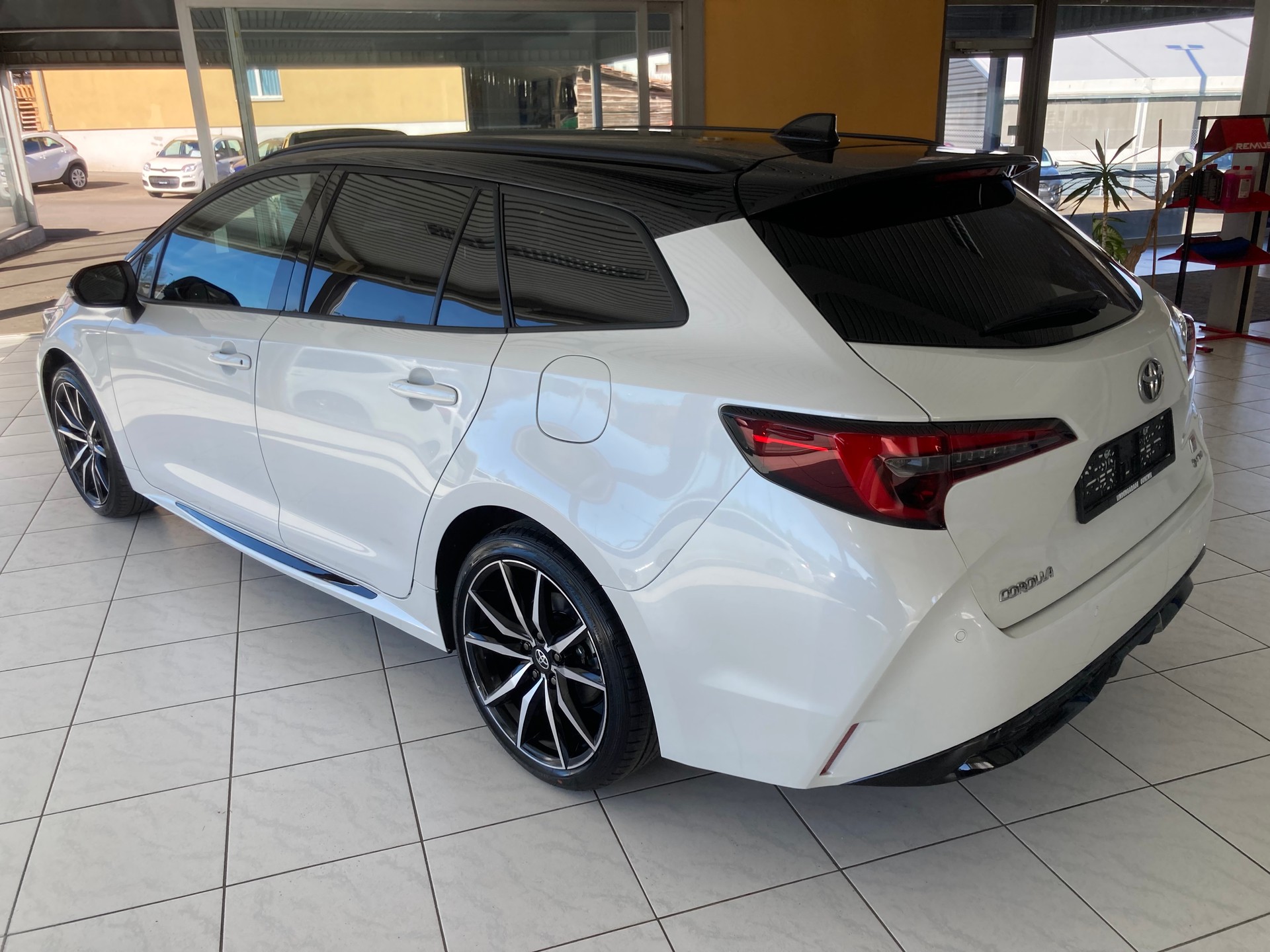 TOYOTA Corolla Touring Sports 2.0 HSD GR Sport e-CVT-image-5