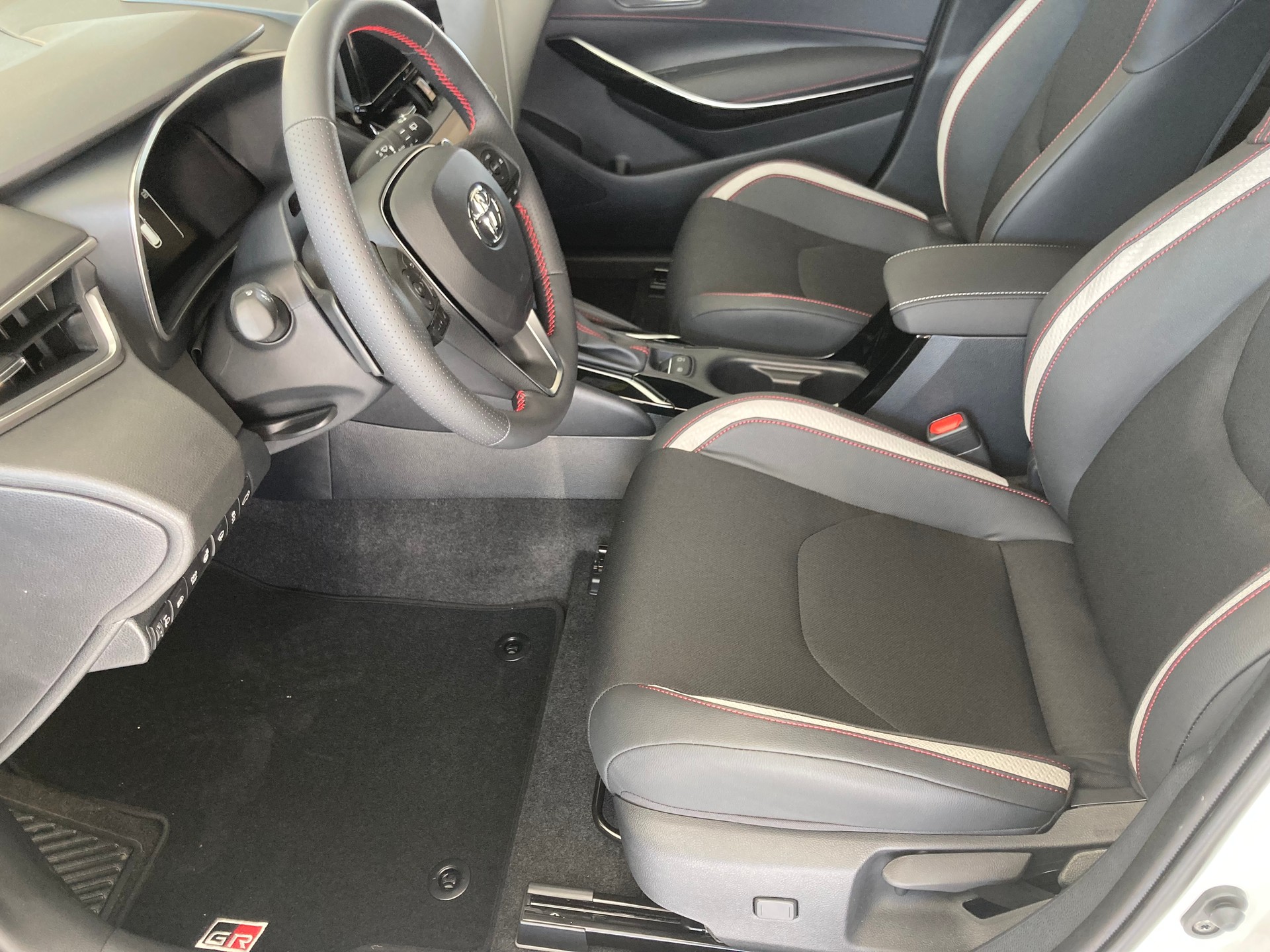 TOYOTA Corolla Touring Sports 2.0 HSD GR Sport e-CVT-image-11
