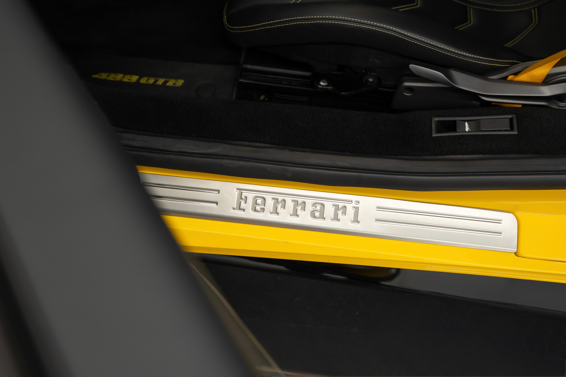 FERRARI 488 GTB 3.9 V8-image-13