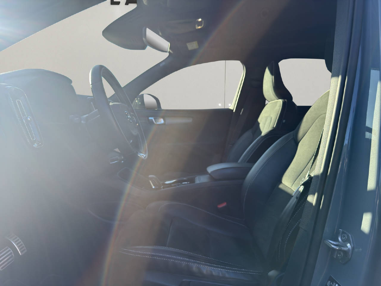 VOLVO XC40 2.0 T4 R-Design AWD .-image-9