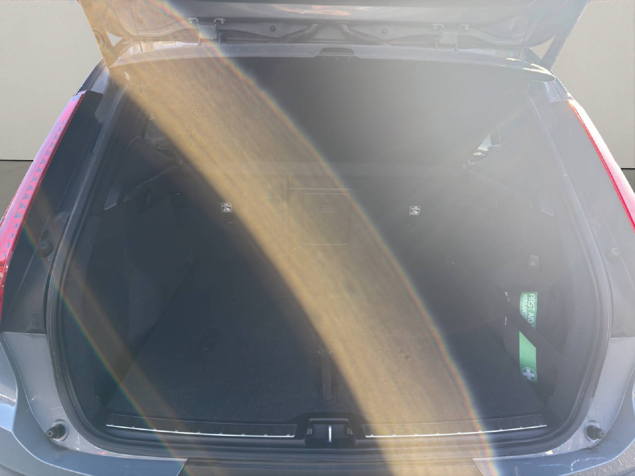 VOLVO XC40 2.0 T4 R-Design AWD .-image-6