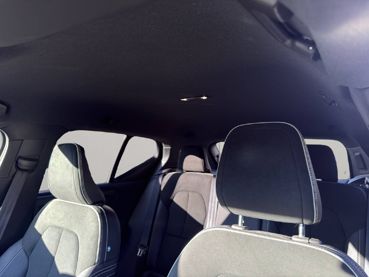 VOLVO XC40 2.0 T4 R-Design AWD .-image-7