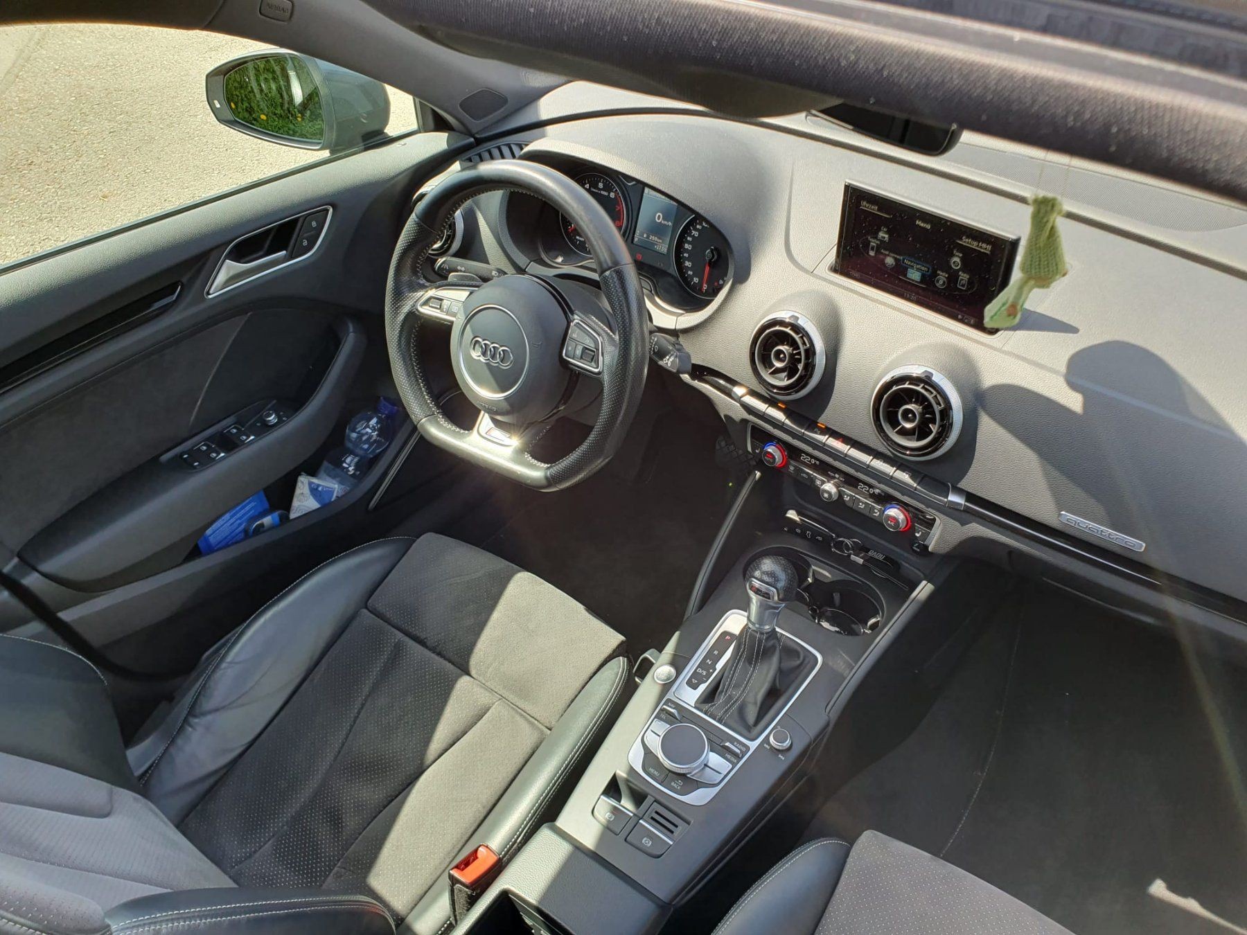 AUDI A3 Sportback 1.8 TFSI Attraction quattro S-tronic-image-3