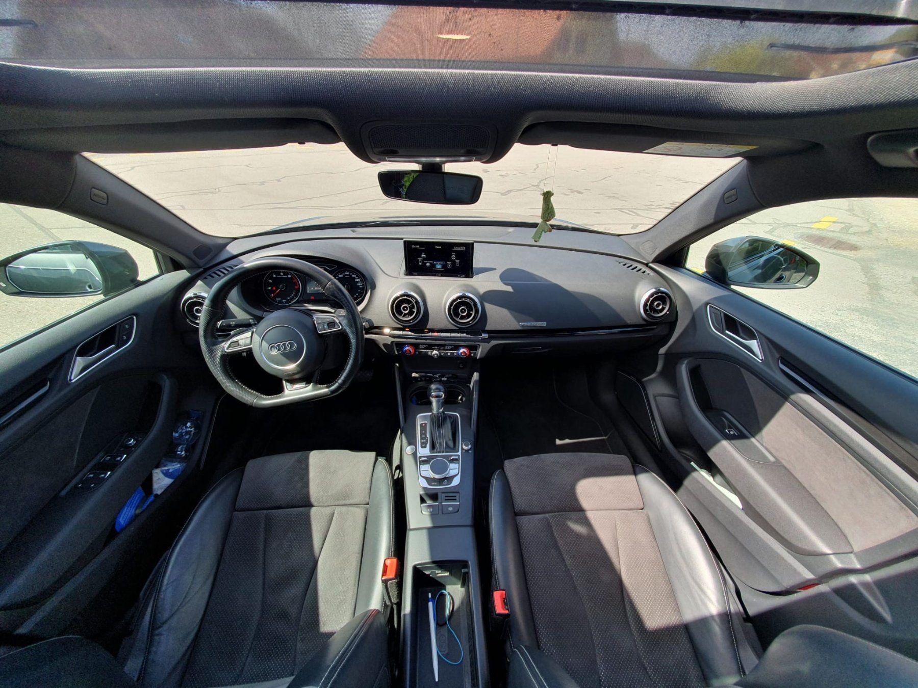 AUDI A3 Sportback 1.8 TFSI Attraction quattro S-tronic-image-2