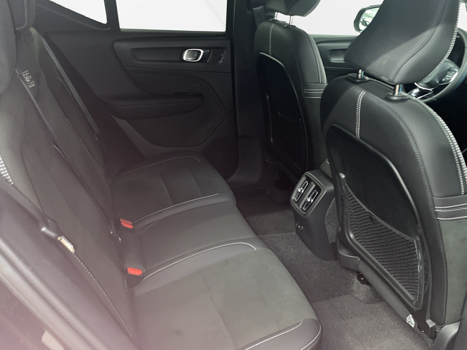 VOLVO XC40 P6 Ultimate-image-5