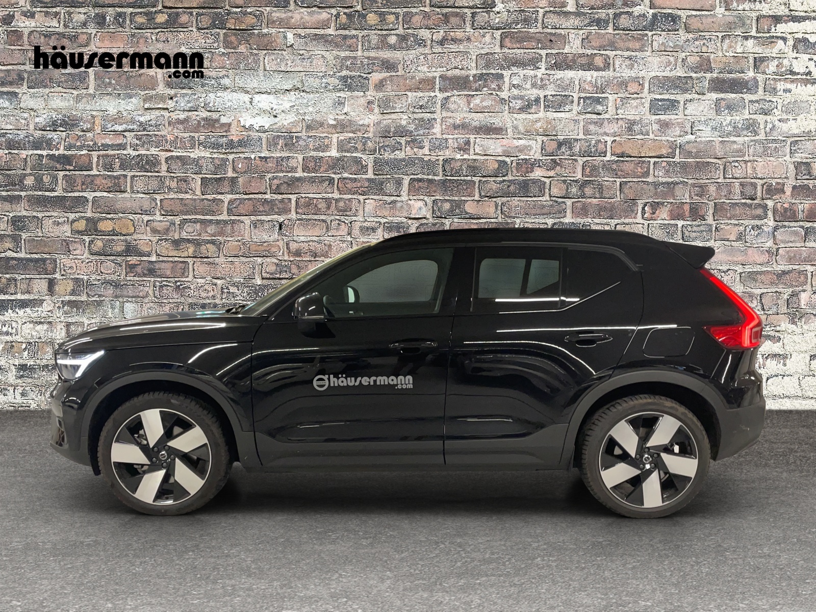 VOLVO XC40 P6 Ultimate-image-1