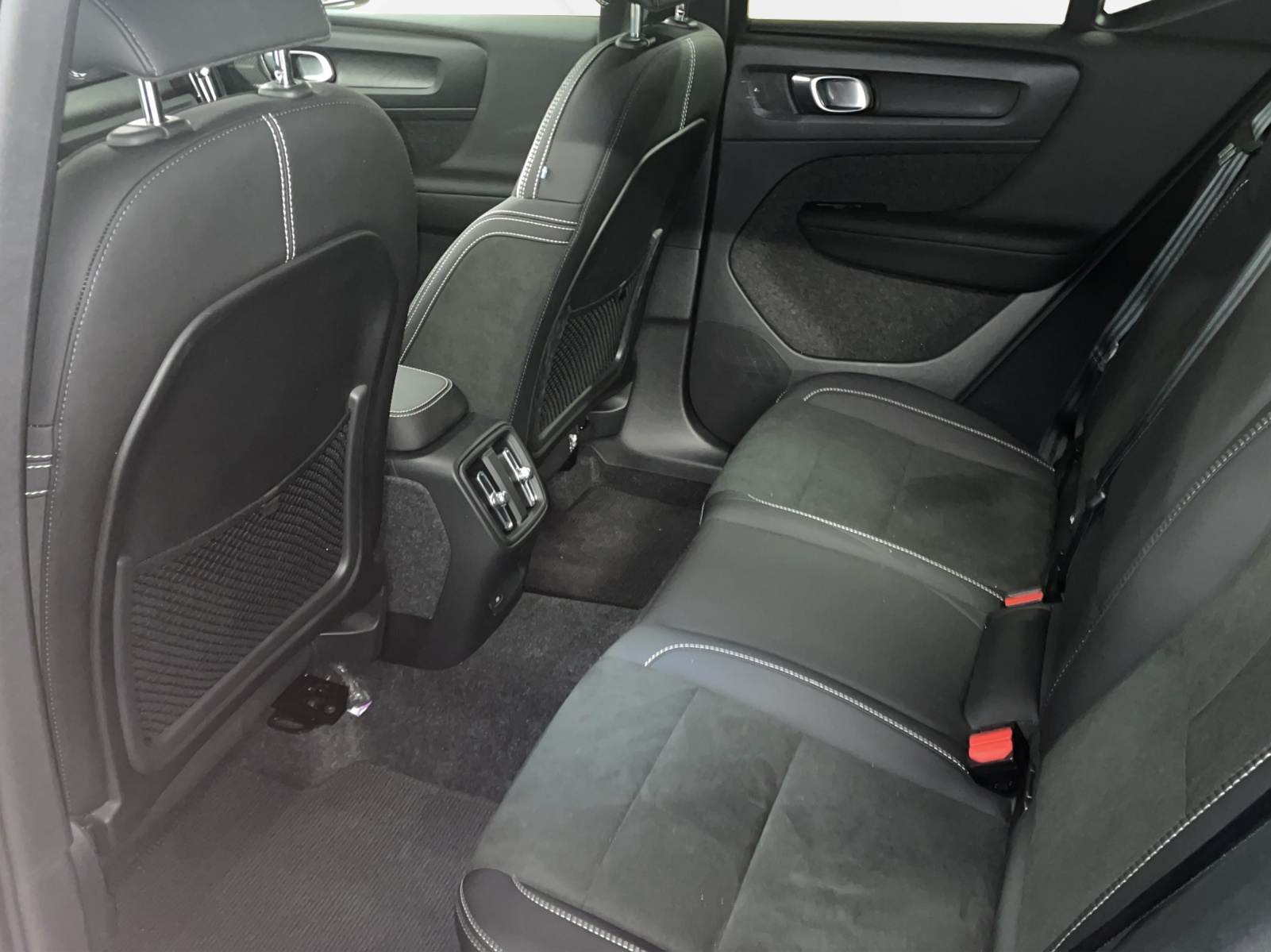 VOLVO XC40 P6 Ultimate-image-4