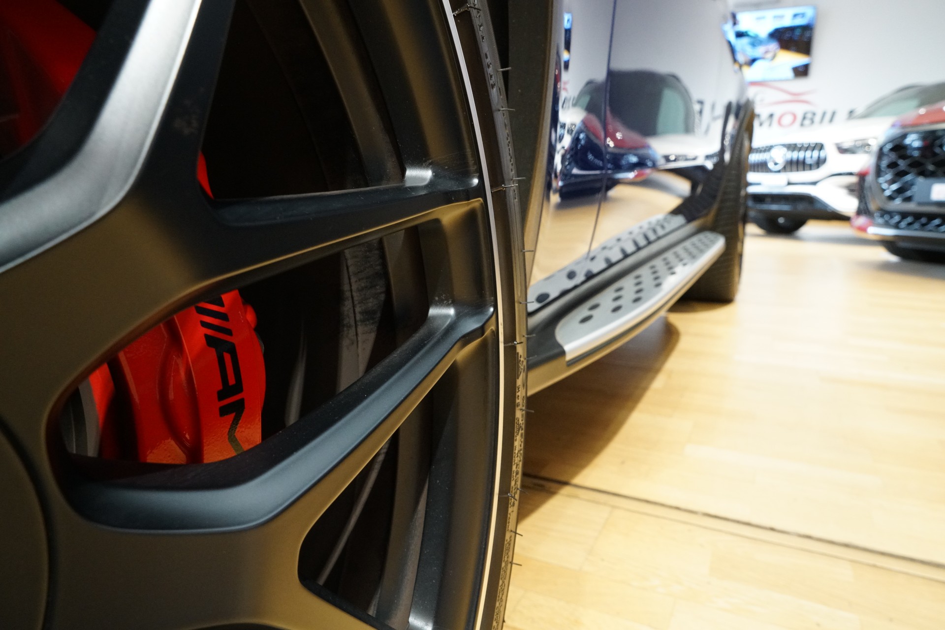 MERCEDES-BENZ GLC 63 S AMG 4Matic 9G-Tronic Spectral Blue-showroom-element-3