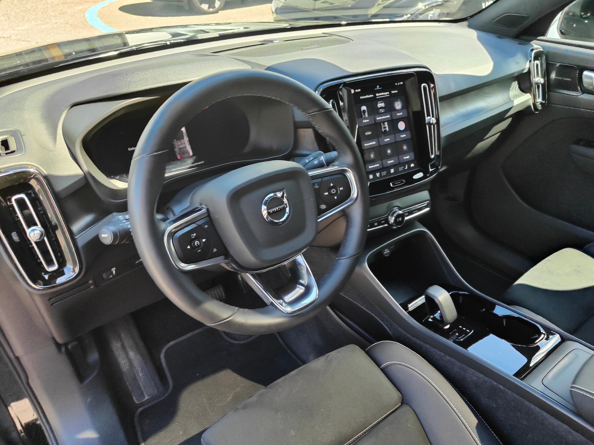 VOLVO C40 Recharge Twin-image-10