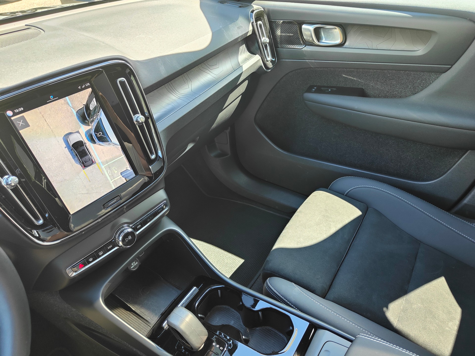 VOLVO C40 Recharge Twin-image-12