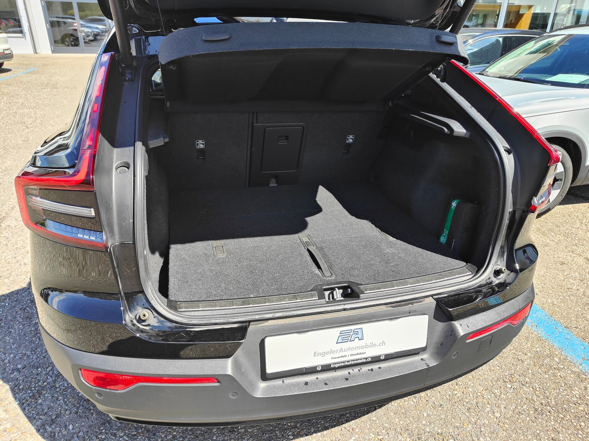 VOLVO C40 Recharge Twin-image-14