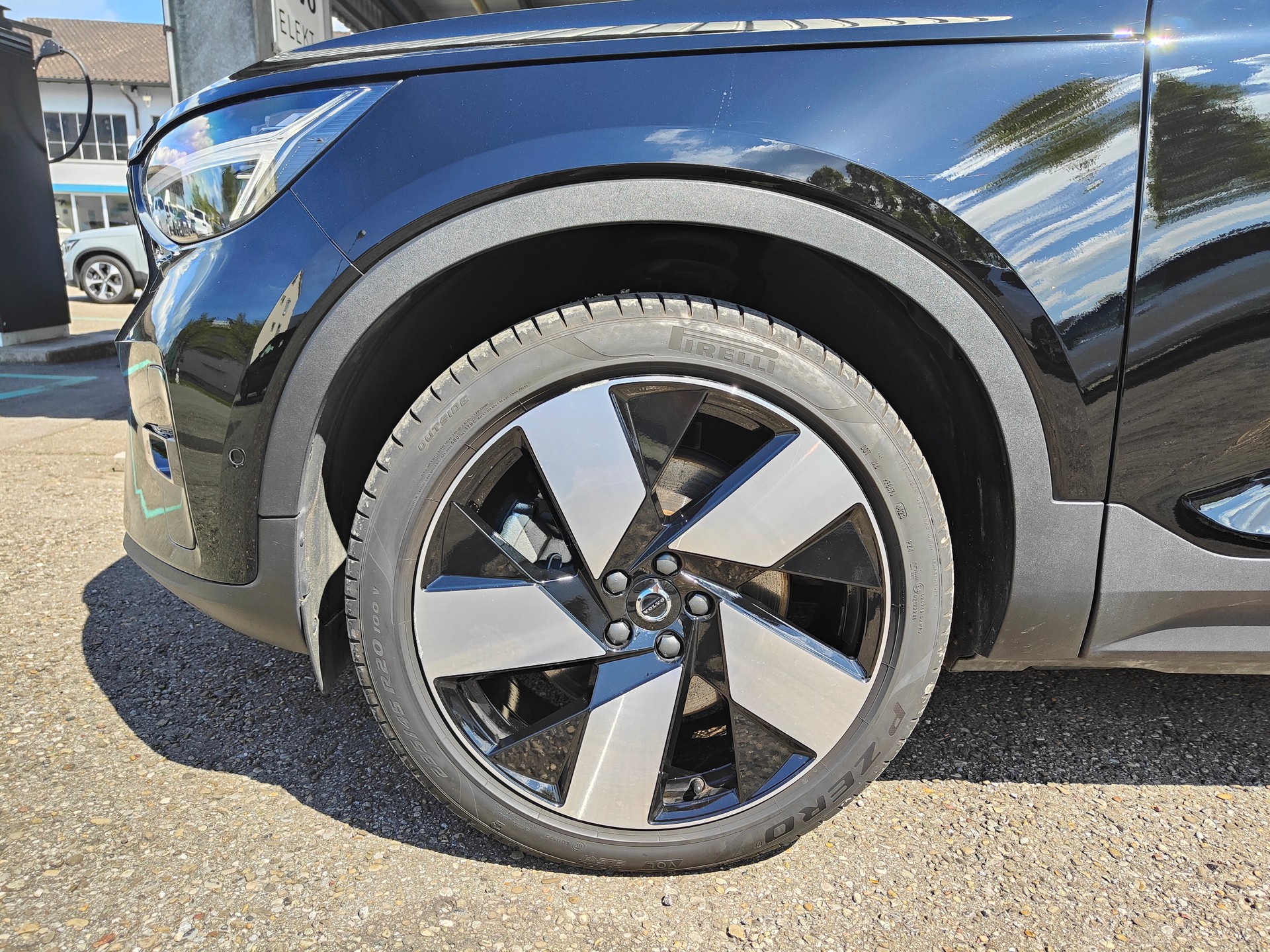 VOLVO C40 Recharge Twin-image-5