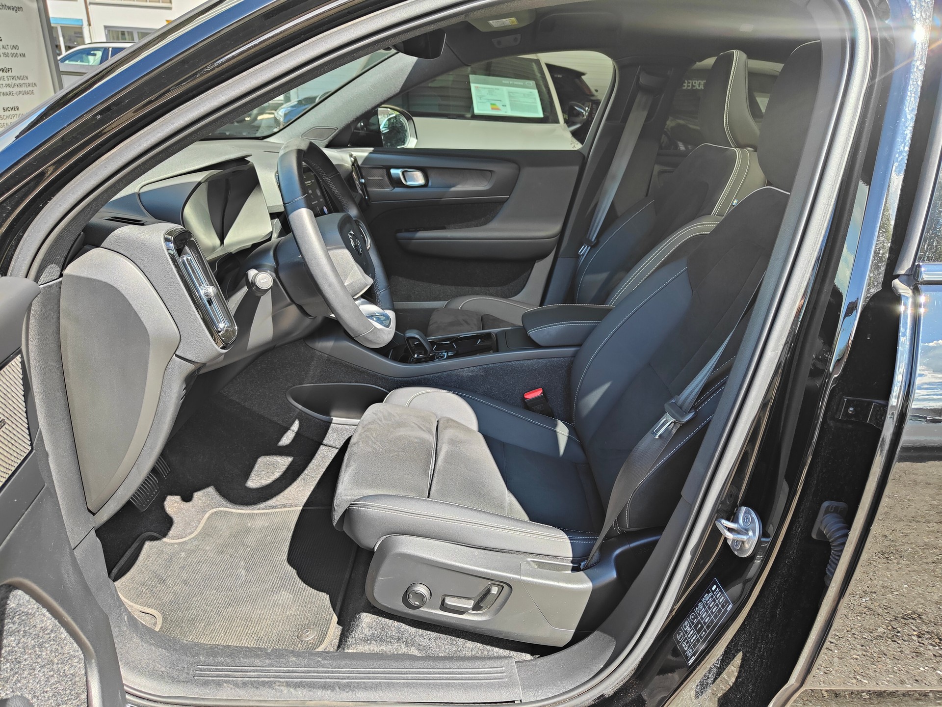 VOLVO C40 Recharge Twin-image-8