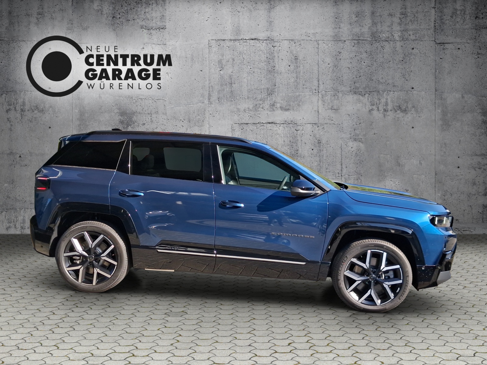 JEEP Compass Elektro 74kWh First Edition-showroom-element-2