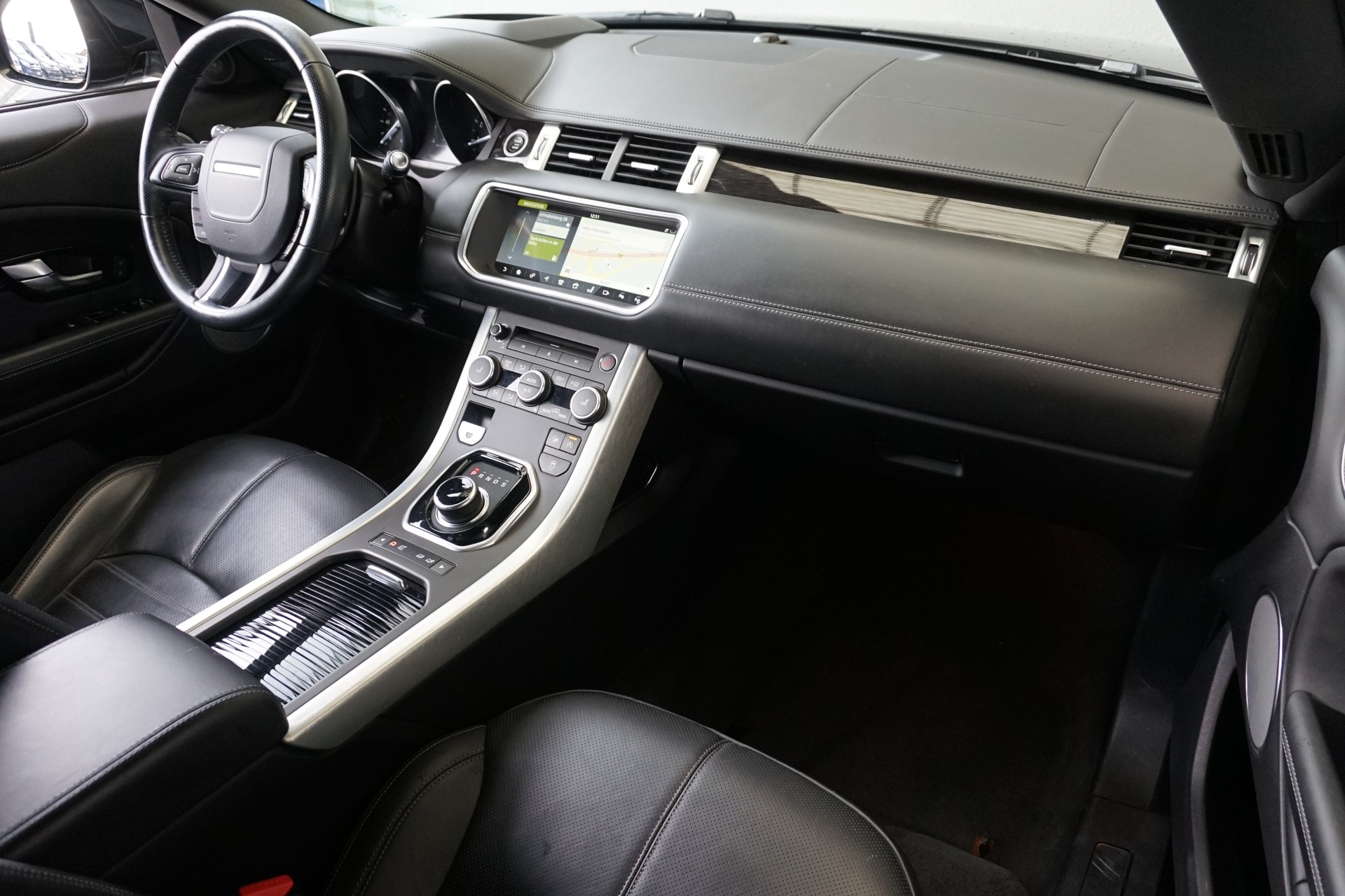 LAND ROVER Evoque 2.0Si4 HSE Dynamic 241PS Convertible mit Abstandsregeltempomat und Anhängerkupplung-image-24