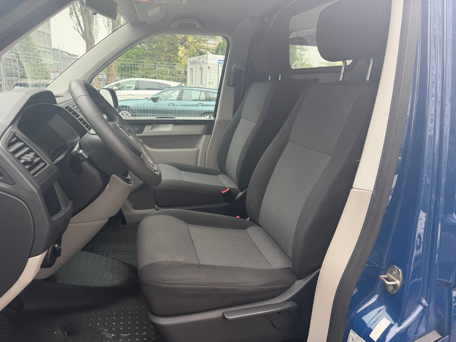 VW T6 2.0 TDI 4Motion ** Navigation ** 2x Airbag ** Klimaanlage ** PDC Hinen ** Nutzlast 781 Kg **-image-2