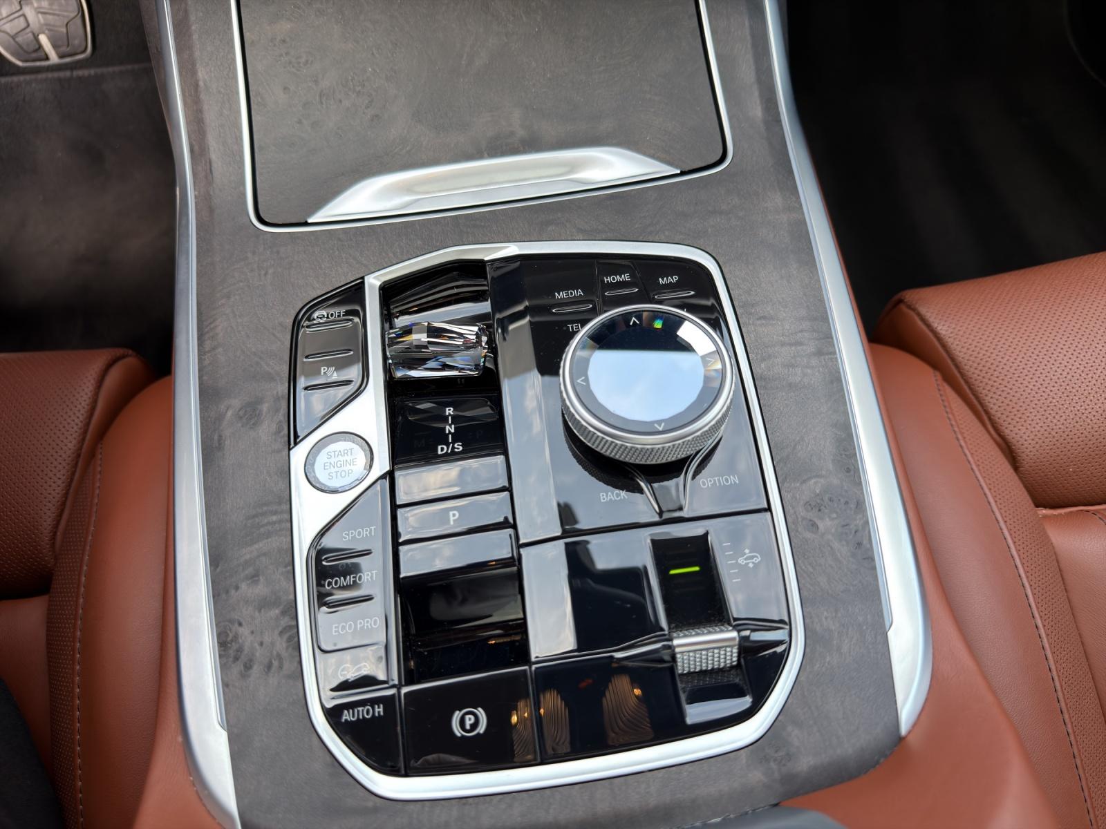 BMW X7 M60i-image-12