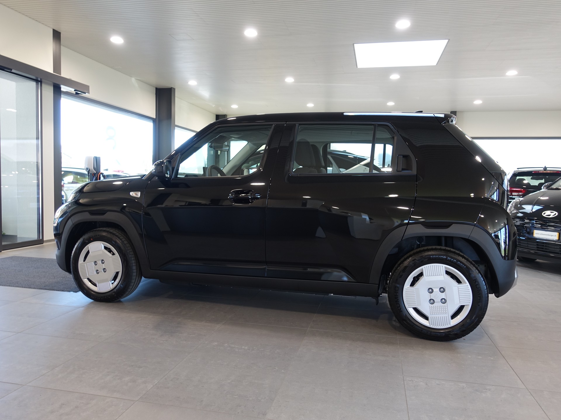 HYUNDAI Inster 49kWh Origo grosser Akku 115PS-showroom-element-1
